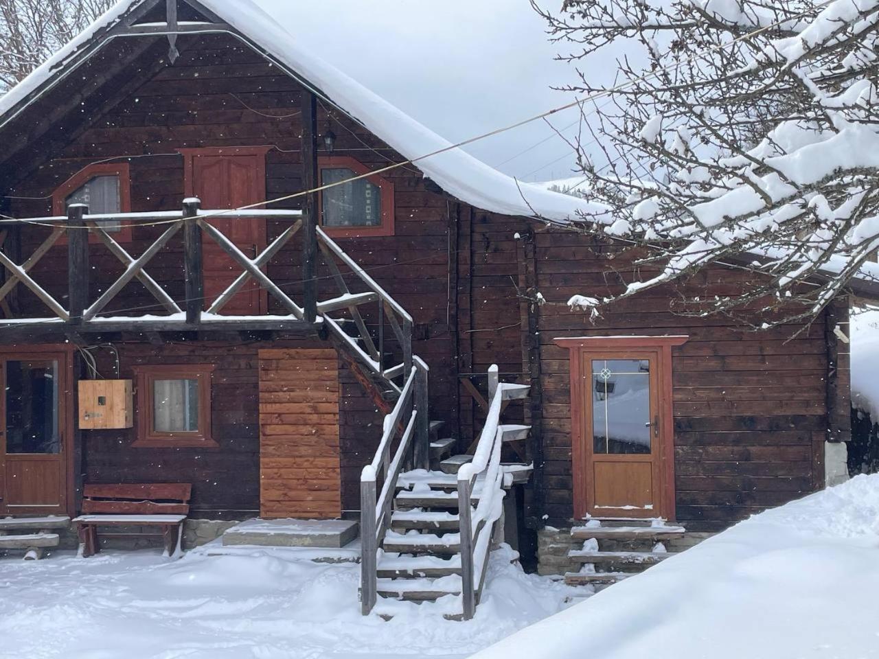 Aparthotel Kazka à Yablunytsya Extérieur photo