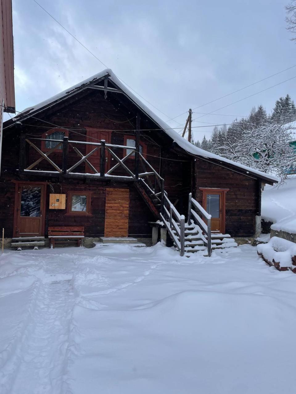 Aparthotel Kazka à Yablunytsya Extérieur photo