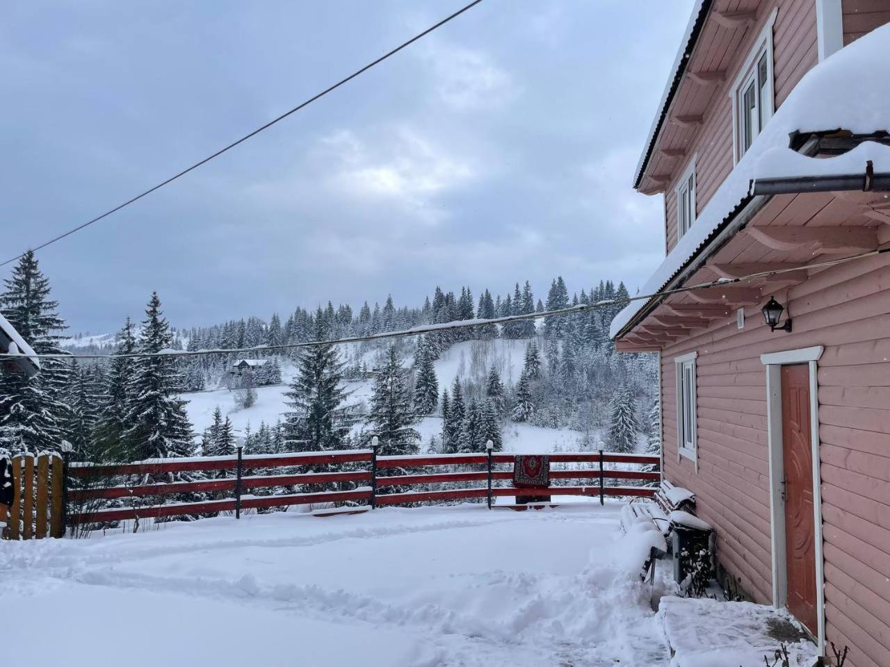 Aparthotel Kazka à Yablunytsya Extérieur photo